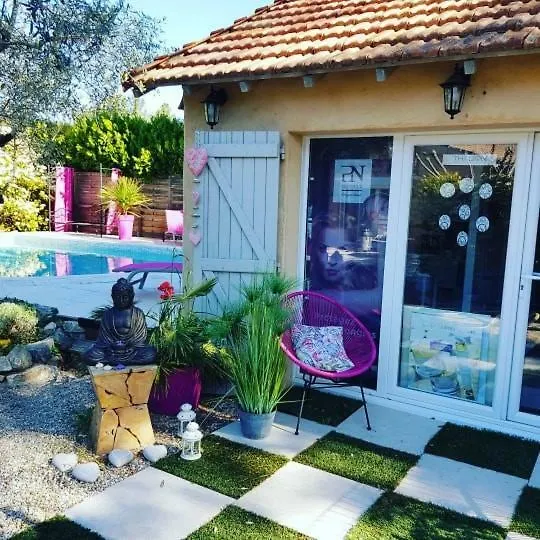 **  A L'Oree Du Pin Bed & Breakfast Puyricard فرنسا